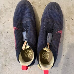 Nike Men's Black and Red Athletic Shoes